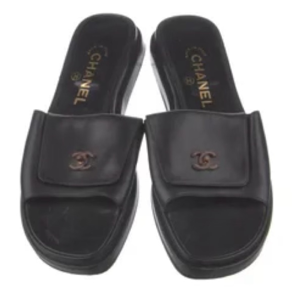 CHANEL Black Leather Slide Sandals sz38